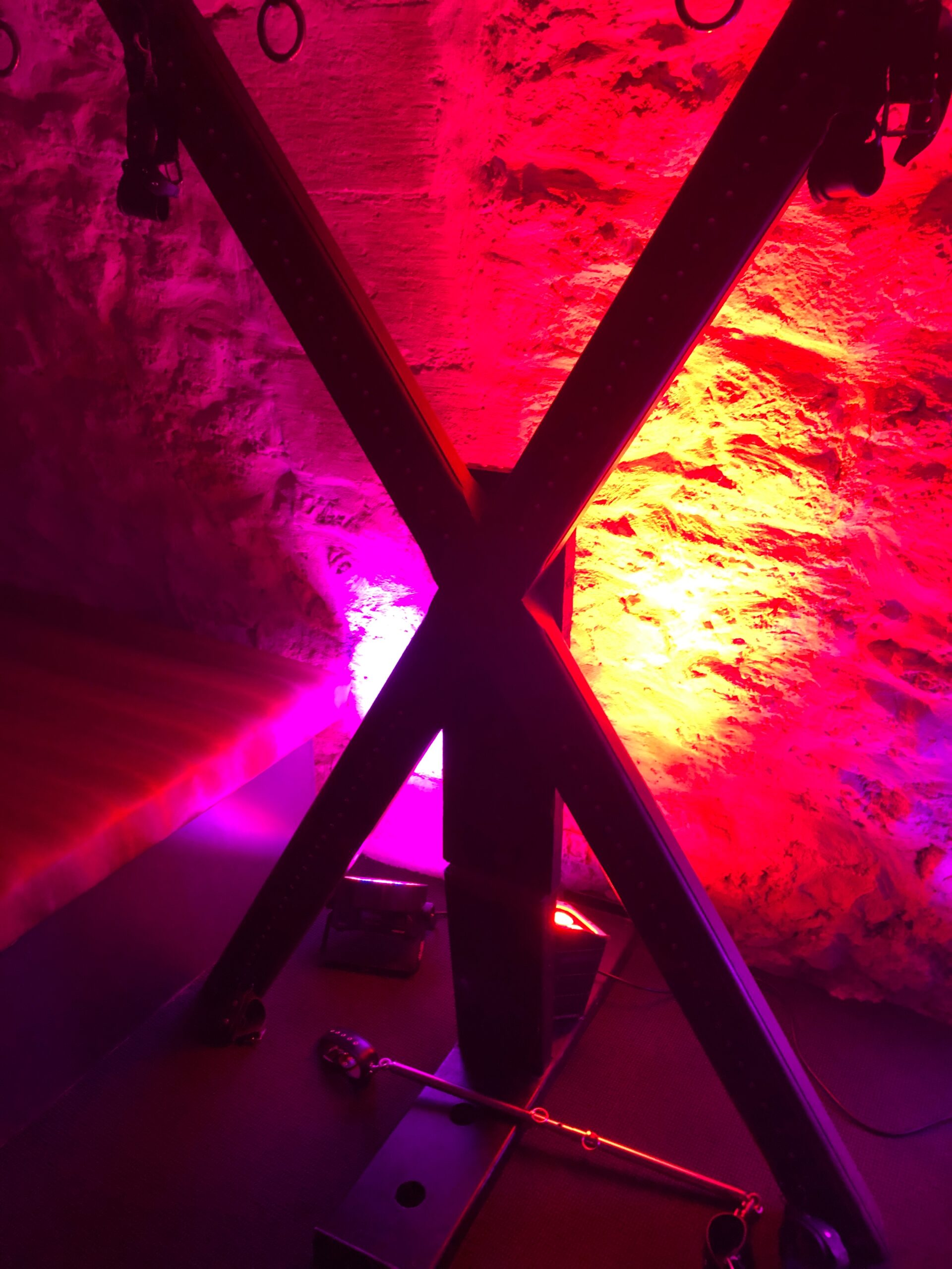 Croix de Saint-André installée dans un club.